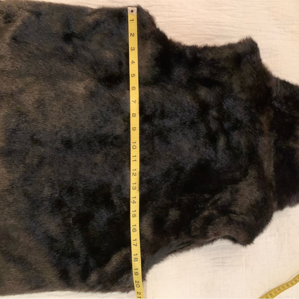 3/$25💕REVERSIBLE FAUX FUR VEST💕GORGEOUS! EXCELLENT CONDITION!! - Picture 8 of 8